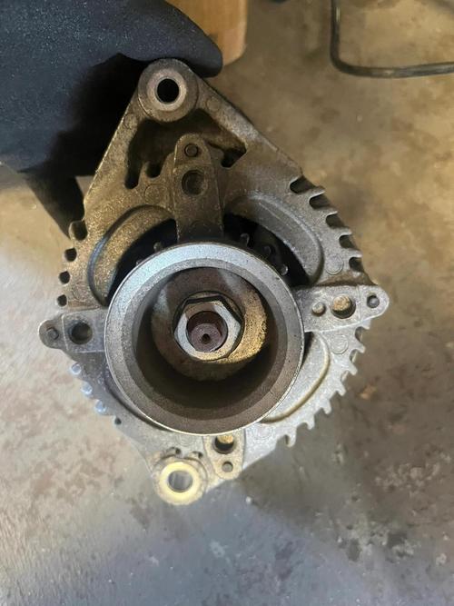 汽车发电机坏了是修还是换,发电机坏了最明显的现象