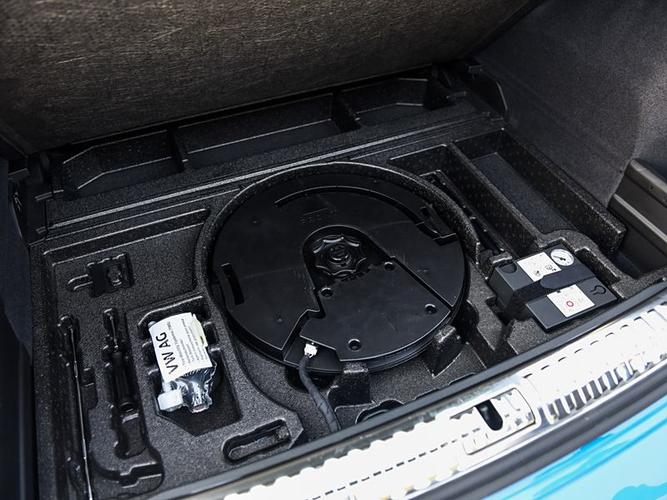 新款奥迪q7备胎在哪里(奥迪q7备胎是全尺寸吗)