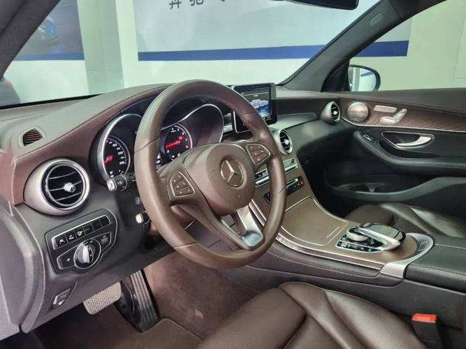 奔驰glc260最新价格2021款价格(奔驰glc260最新价格2021款图片进口)