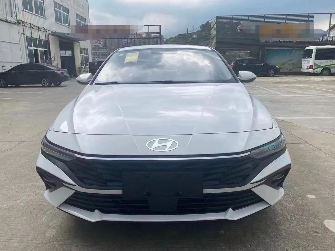 现代伊兰特轿车图片 现代伊兰特新款报价2019款视频