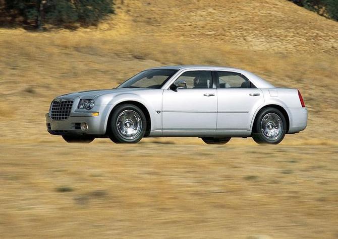 奔驰戴克300c(奔驰戴克300c哪种人开)