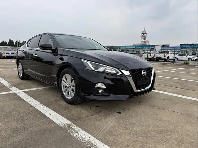 天籁黑金版落地价(日产天籁黑色多少钱)