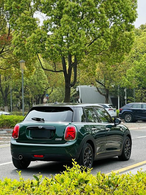 宝马minicooper五门(宝马minicooper五门怎么样)