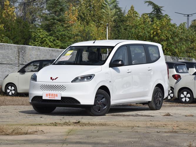 【五菱宏光最新版车图片及价格,五菱宏光最新款车型2021】