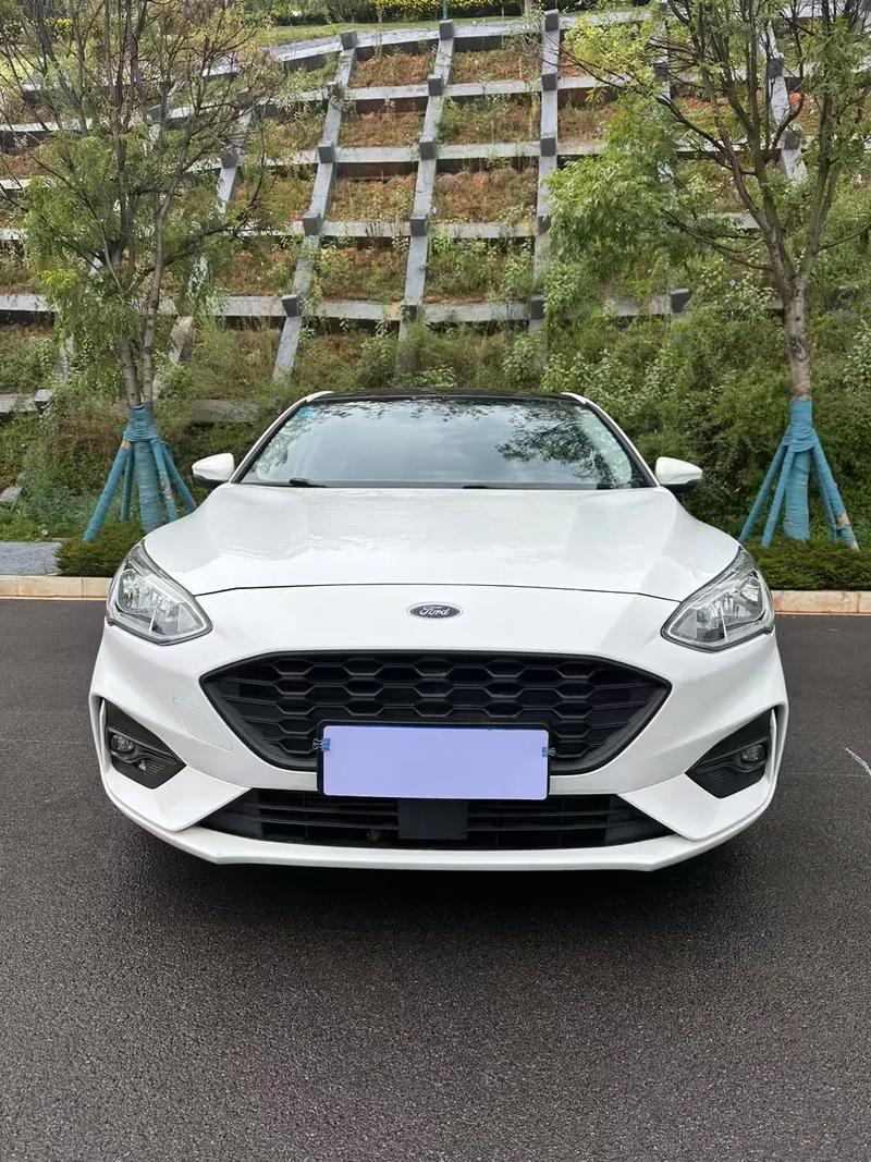 【福特福克斯三厢2020款,福特福克斯2020款三厢试驾视频】